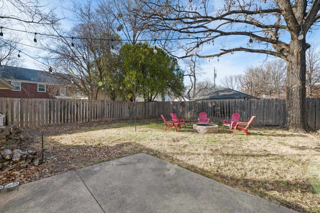 153 N Parkwood Ln, Wichita, KS 67208