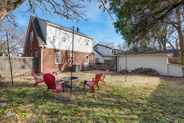 153 N Parkwood Ln, Wichita, KS 67208