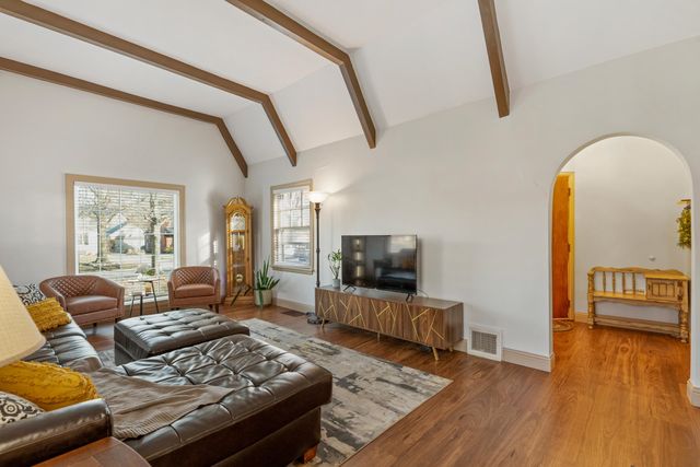 153 N Parkwood Ln, Wichita, KS 67208