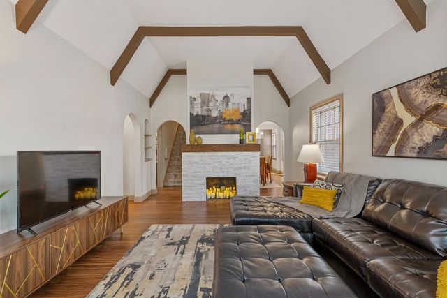 153 N Parkwood Ln, Wichita, KS 67208