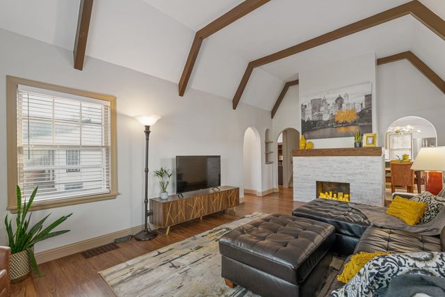 153 N Parkwood Ln, Wichita, KS 67208