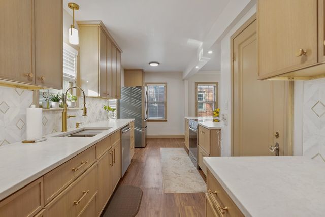 153 N Parkwood Ln, Wichita, KS 67208