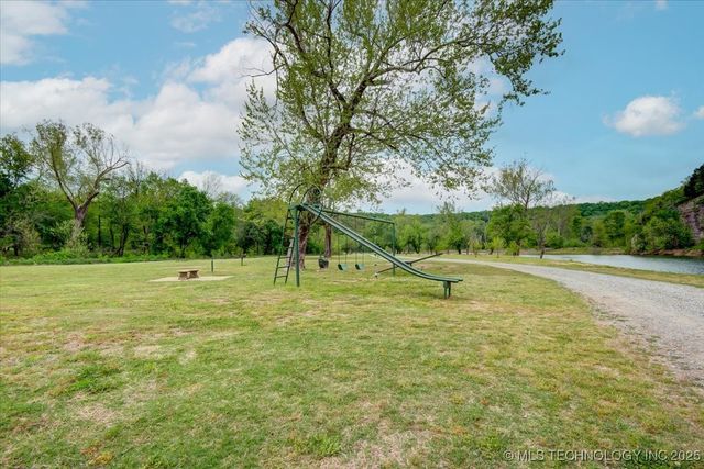 58 Oak Street, Locust Grove, OK 74352