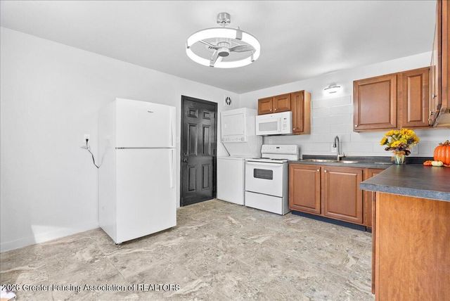 901 Clayton Street, Lansing, MI 48915