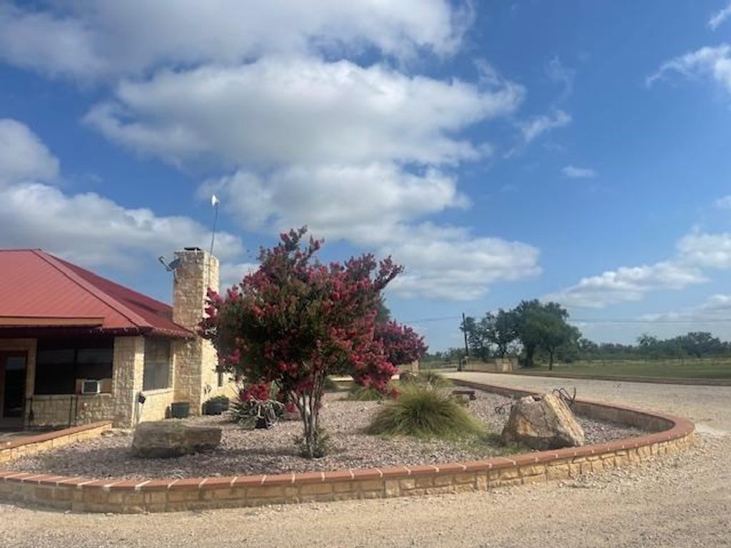 Image 34 of property listing at 136 Private Rd 3535, Sonora, TX 76950