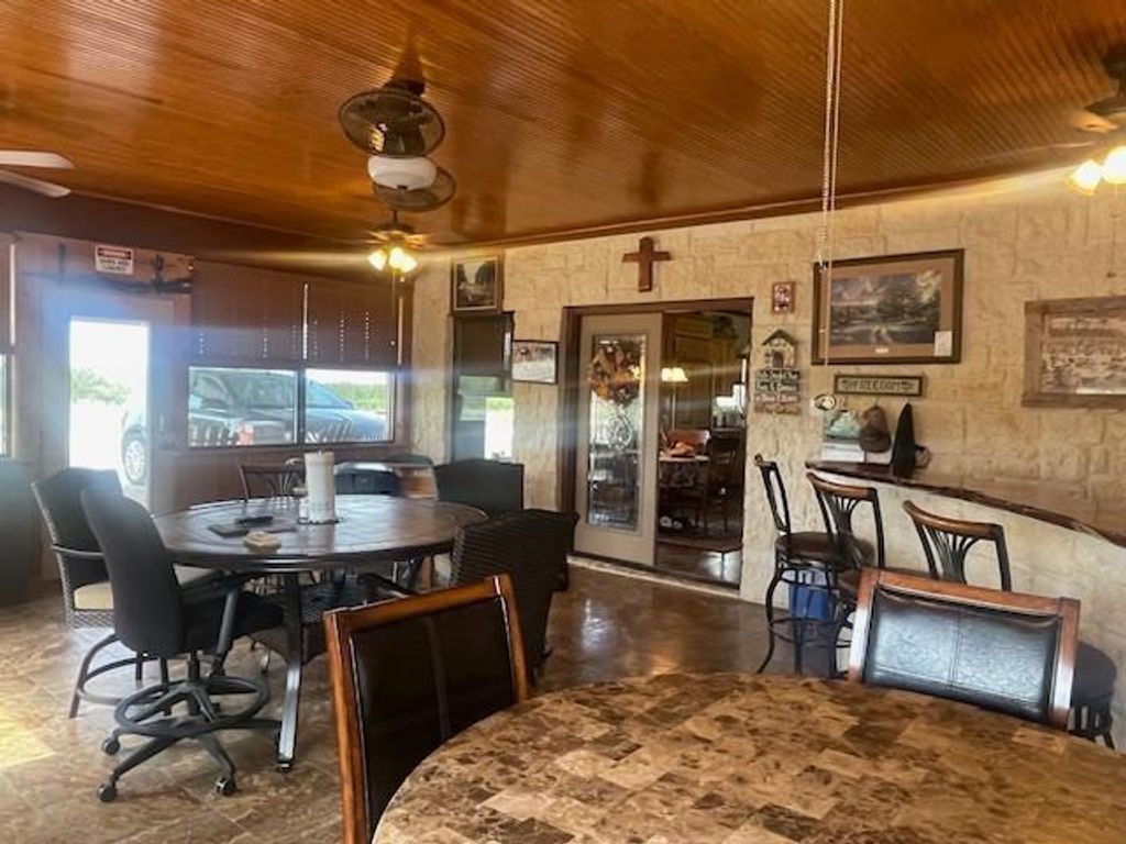 Image 4 of property listing at 136 Private Rd 3535, Sonora, TX 76950