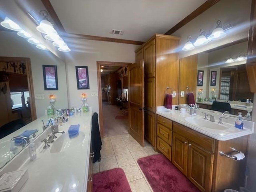 Image 9 of property listing at 136 Private Rd 3535, Sonora, TX 76950