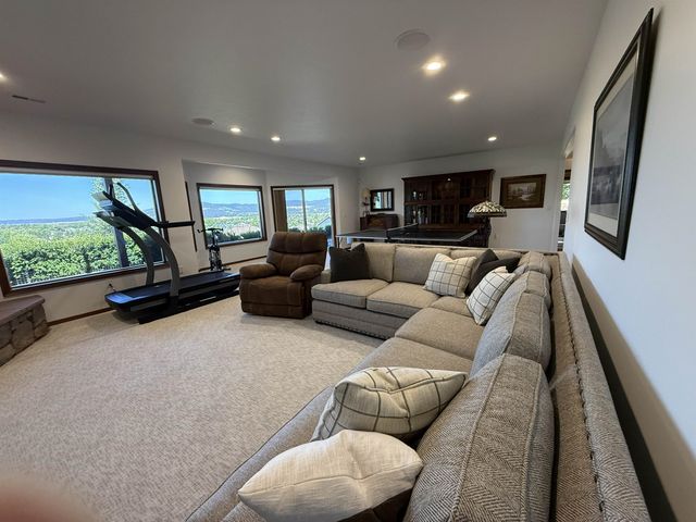 1209 N Dunbarton Oaks Ln, Liberty Lake, WA 99019
