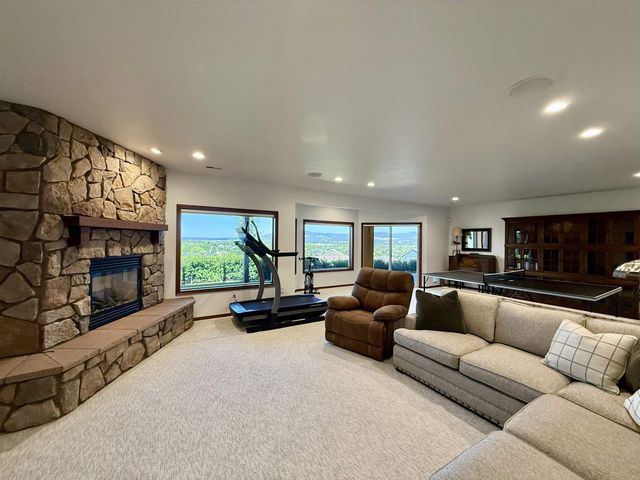 1209 N Dunbarton Oaks Ln, Liberty Lake, WA 99019