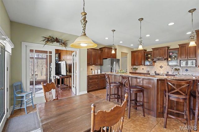 3757 Sunny Road, Washington, MO 63090