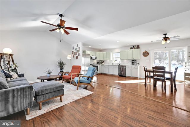 245 DOVE RD, Fredericksburg, PA 17026