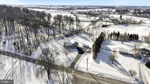 245 DOVE RD, Fredericksburg, PA 17026