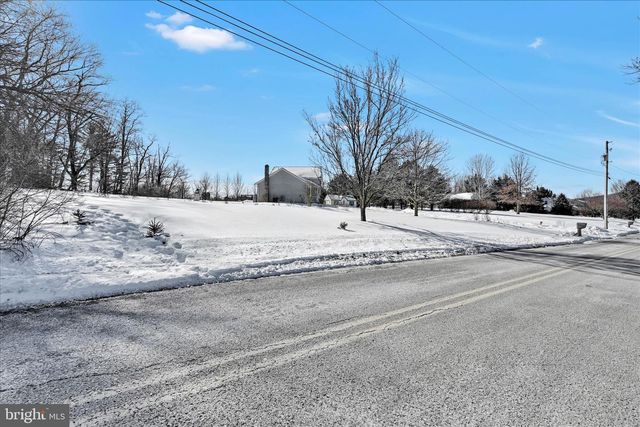 245 DOVE RD, Fredericksburg, PA 17026