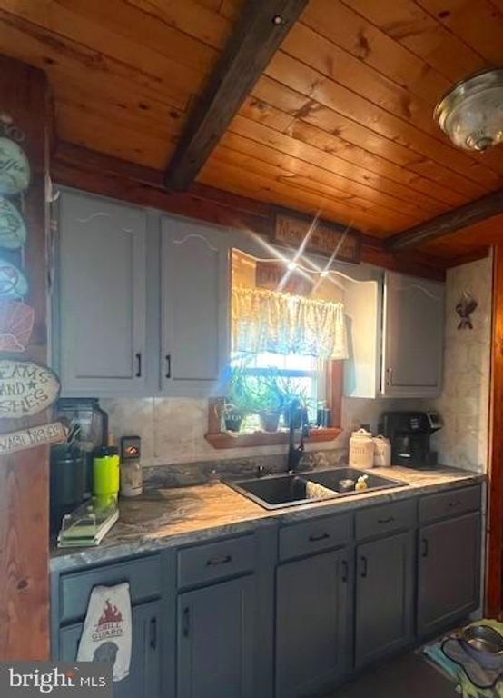 1106 MOYERS STATION RD, Pine Grove, PA 17963