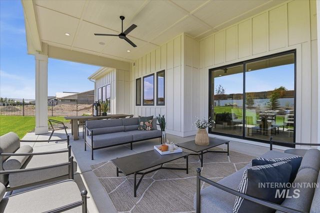 7042 E Chicken Hawk Loop, Nampa, ID 83686