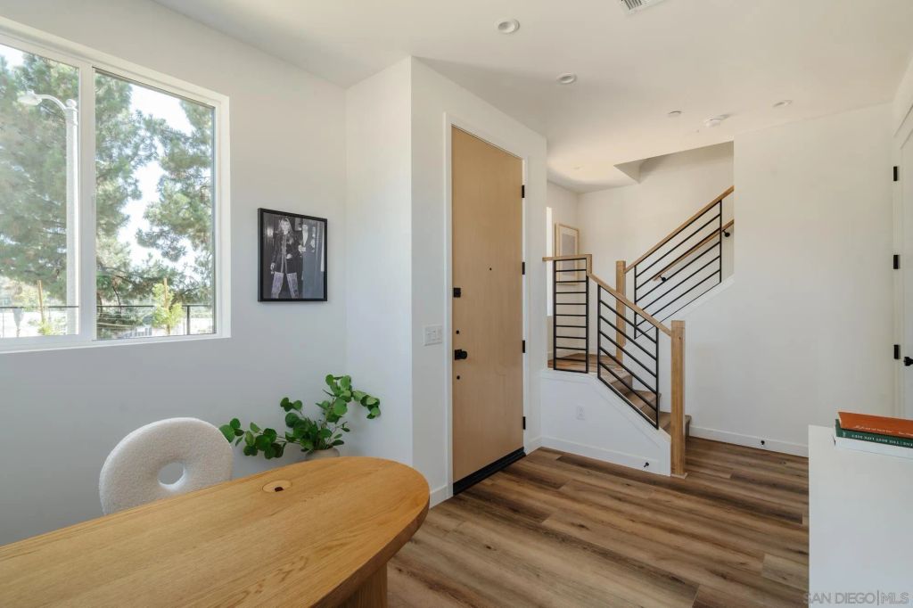 3860 N Riley Ln, Los Angeles, CA 90065