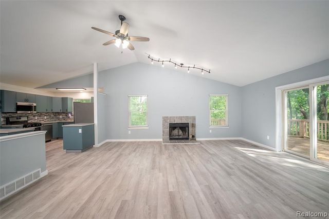 4277 Tux Lane, Milford, MI 48380