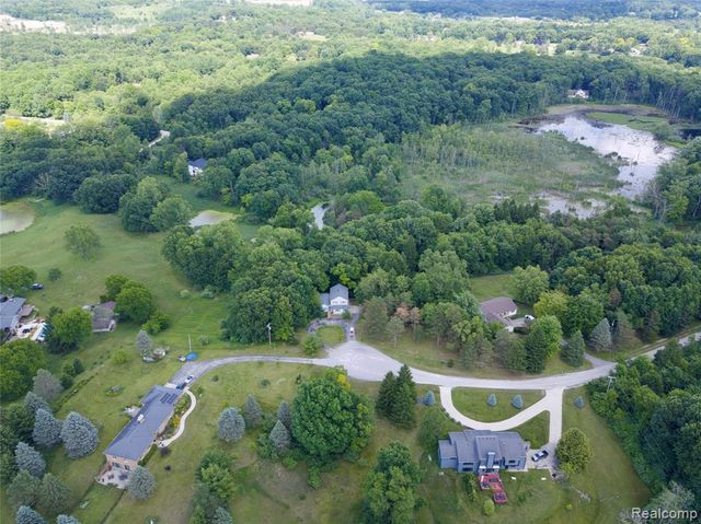 4277 Tux Lane, Milford, MI 48380