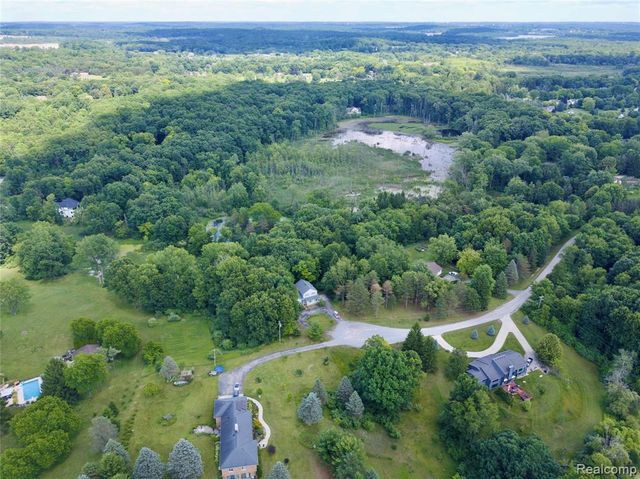 4277 Tux Lane, Milford, MI 48380