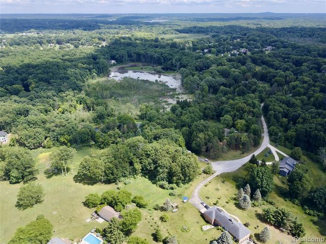 4277 Tux Lane, Milford, MI 48380