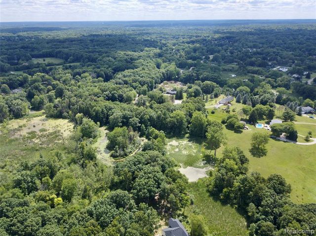 4277 Tux Lane, Milford, MI 48380