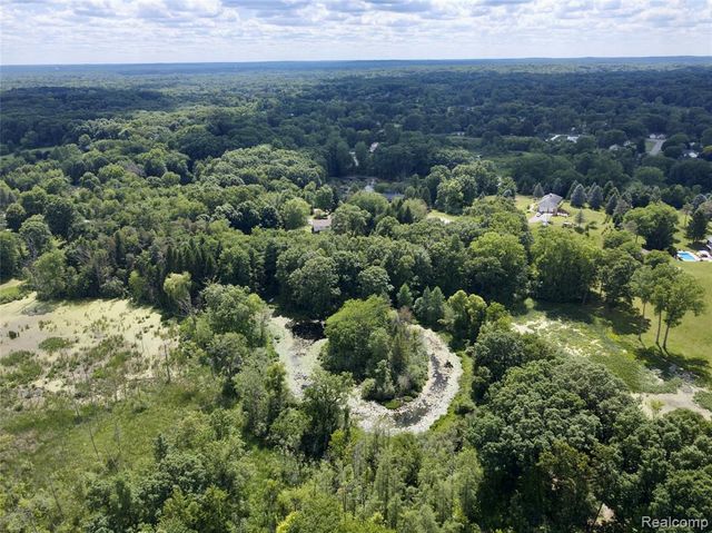 4277 Tux Lane, Milford, MI 48380