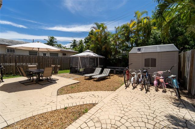 626 NE 4th Ct, Hallandale Beach, FL 33009