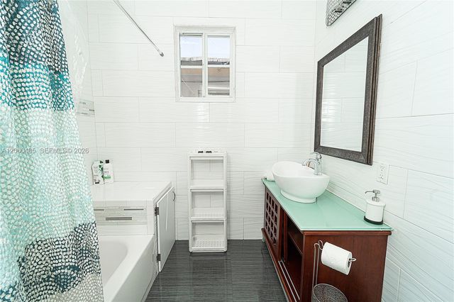 626 NE 4th Ct, Hallandale Beach, FL 33009