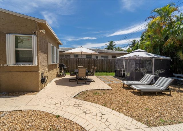 626 NE 4th Ct, Hallandale Beach, FL 33009