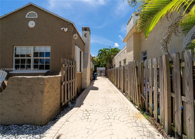 626 NE 4th Ct, Hallandale Beach, FL 33009