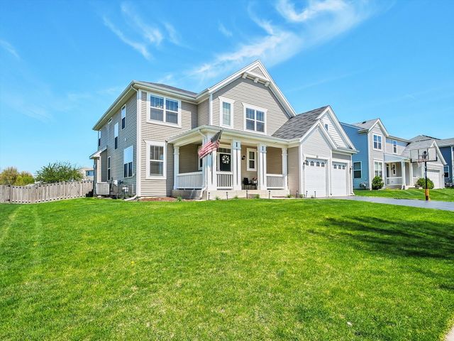 32 Catamaran Circle, Pingree Grove, IL 60140