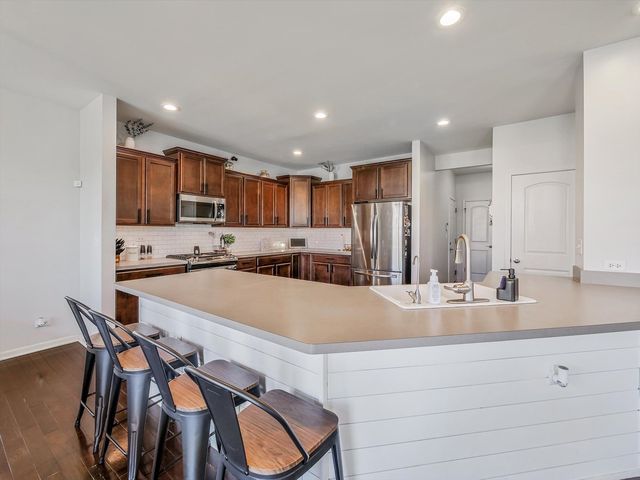 32 Catamaran Circle, Pingree Grove, IL 60140