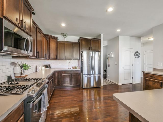 32 Catamaran Circle, Pingree Grove, IL 60140