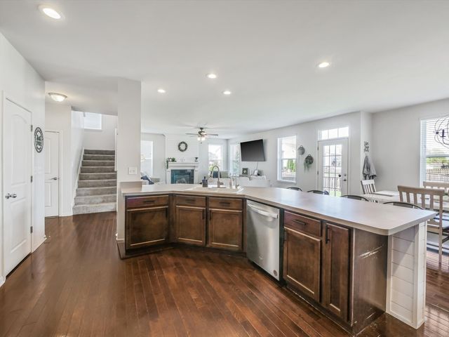 32 Catamaran Circle, Pingree Grove, IL 60140