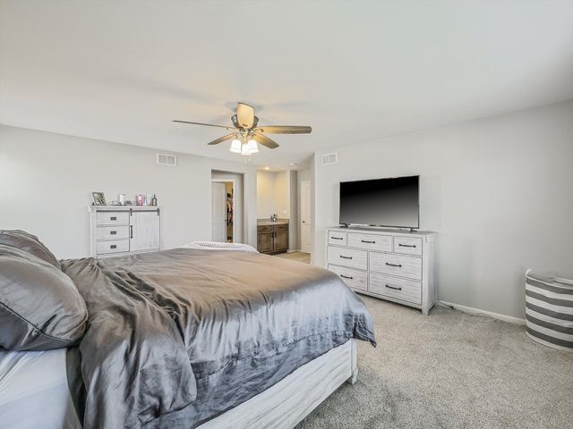 32 Catamaran Circle, Pingree Grove, IL 60140