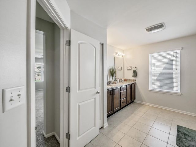 32 Catamaran Circle, Pingree Grove, IL 60140