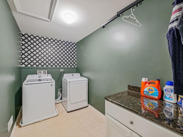 32 Catamaran Circle, Pingree Grove, IL 60140