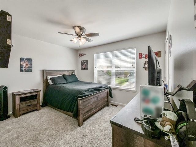 32 Catamaran Circle, Pingree Grove, IL 60140