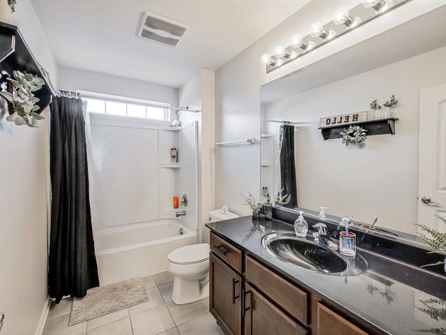32 Catamaran Circle, Pingree Grove, IL 60140