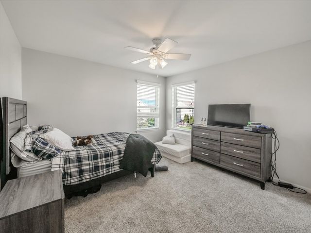 32 Catamaran Circle, Pingree Grove, IL 60140