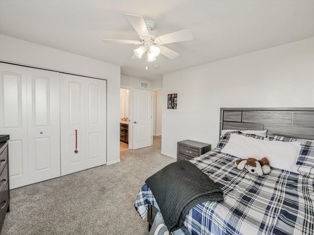 32 Catamaran Circle, Pingree Grove, IL 60140