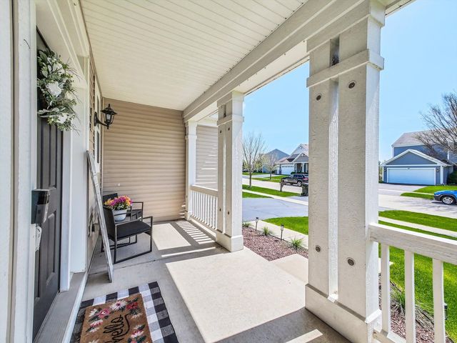32 Catamaran Circle, Pingree Grove, IL 60140