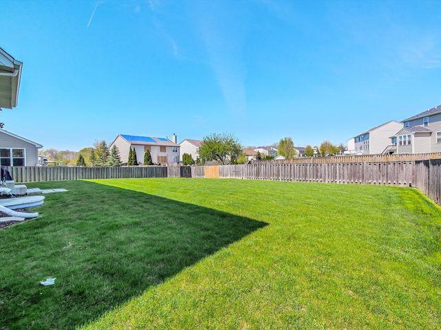 32 Catamaran Circle, Pingree Grove, IL 60140