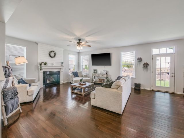 32 Catamaran Circle, Pingree Grove, IL 60140