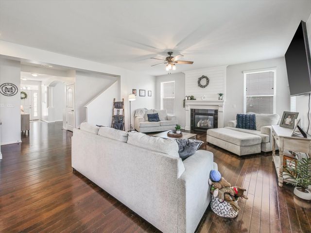 32 Catamaran Circle, Pingree Grove, IL 60140