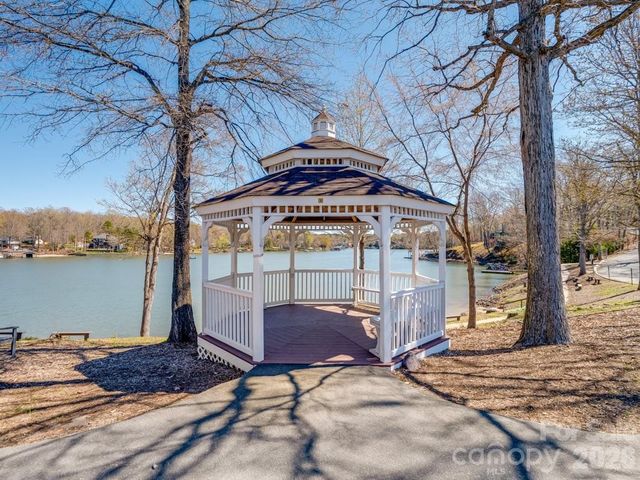 5041 Duval Circle, Tega Cay, SC 29708