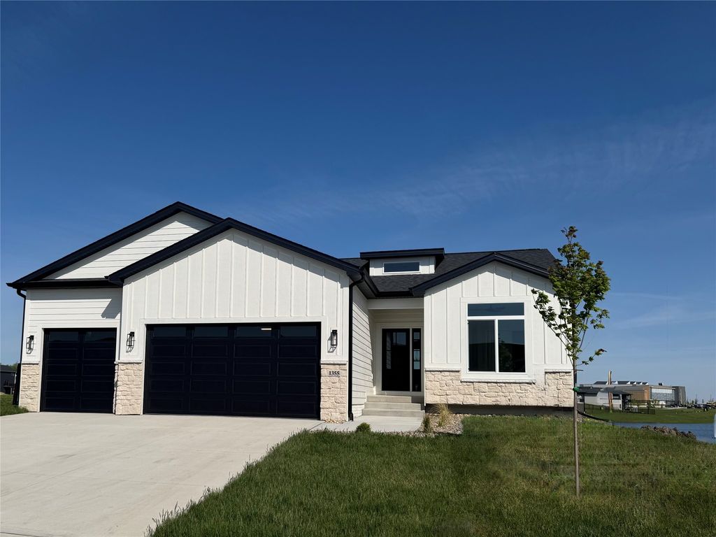 1355 NW Yorktown Drive, Waukee, IA 50263
