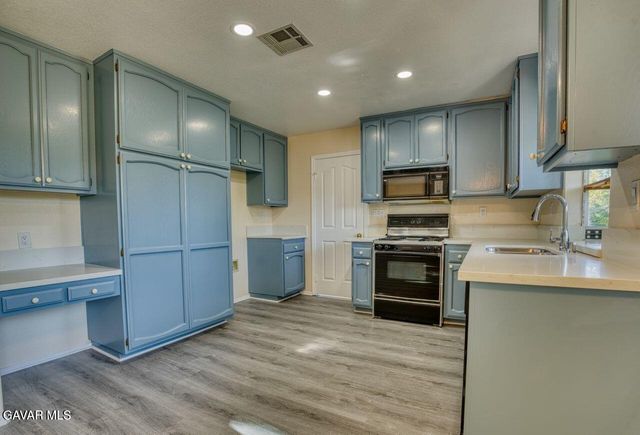 43954 Blue Sky Court, Lancaster, CA 93536