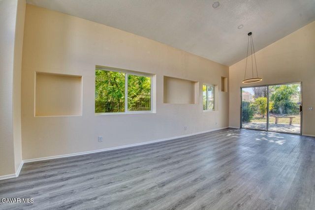 43954 Blue Sky Court, Lancaster, CA 93536