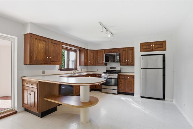 106 Bolton Rd, Harvard, MA 01451